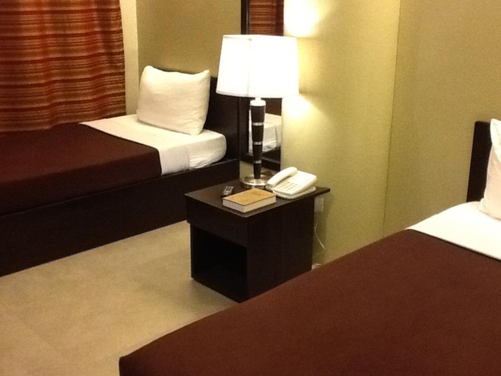 One Hive Hotel And Suites Surigao Esterno foto